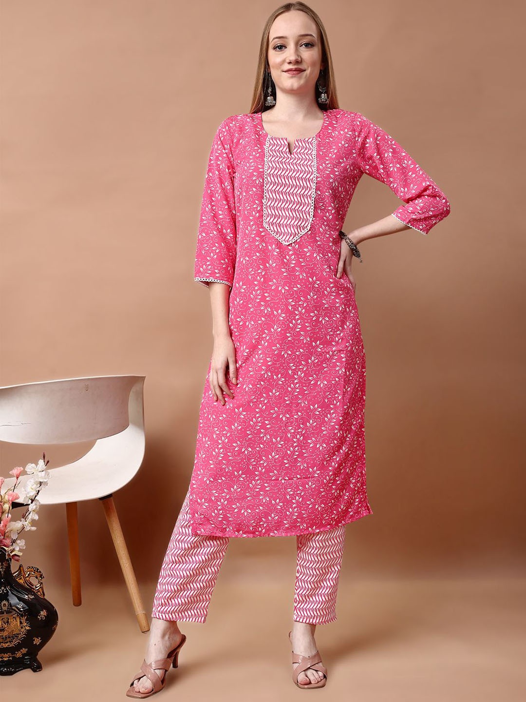 

SANTOPERA DESIGNER Floral Printed Notch Neck Straight Kurta With Trousers, Pink