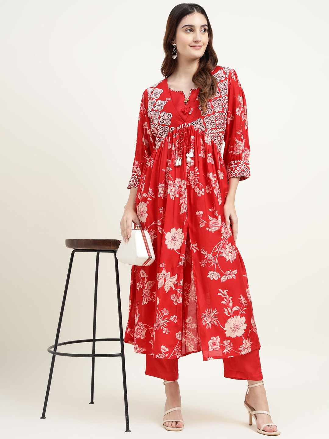 

ZARI Women Floral Printed Regular Thread Work Kurta with Trousers, Red