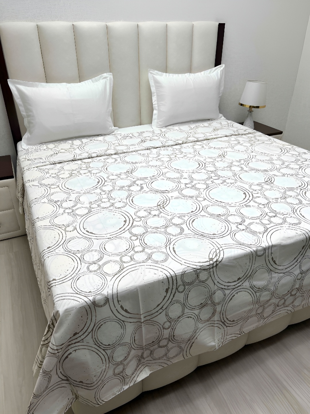 

Pure Decor Beige Geometric Cotton King Size Quilt with Zipper Duvet Cover