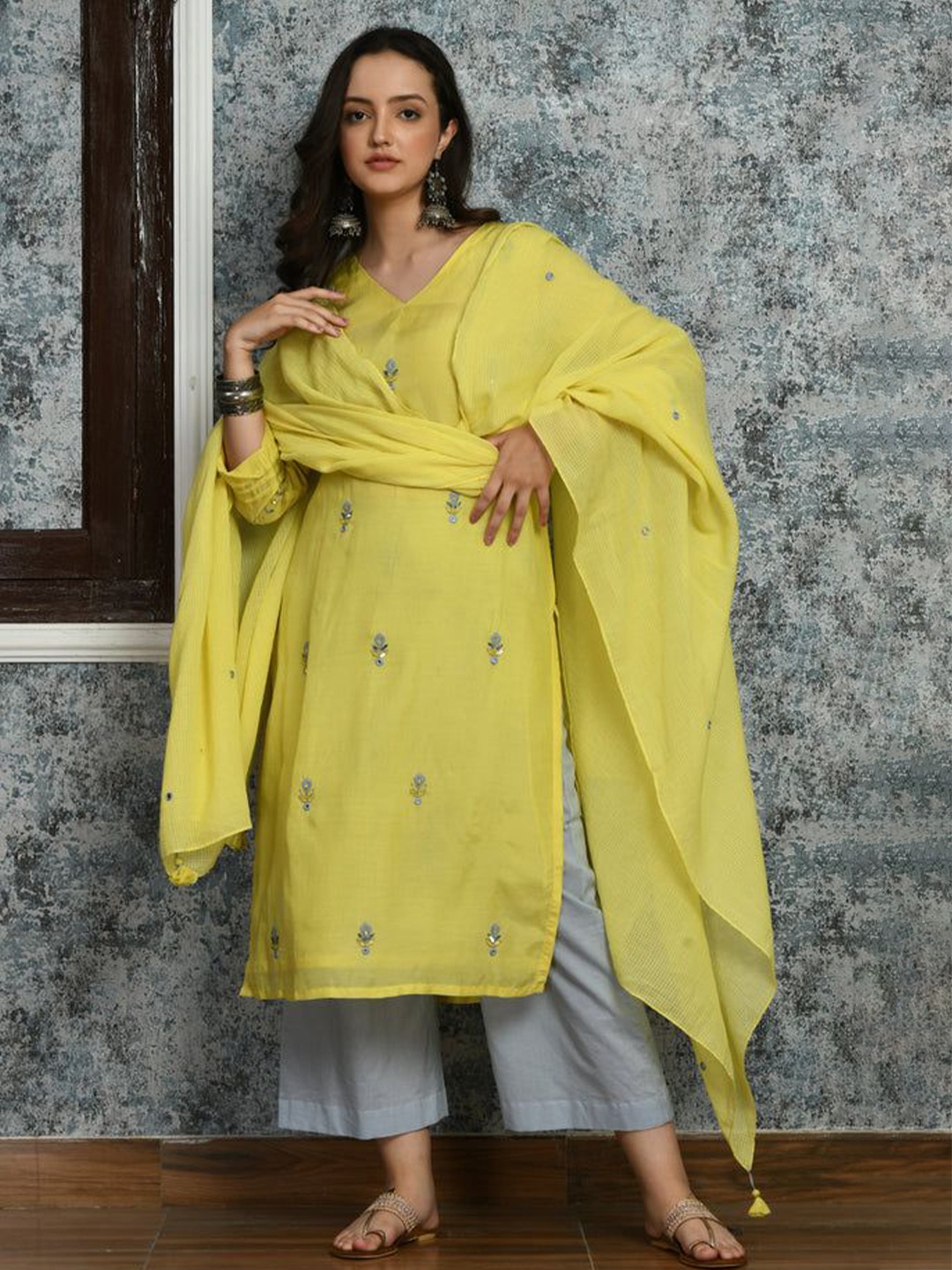 

SEEDS OF FUSION Floral Embroidered V Neck Straight Kurta, Yellow