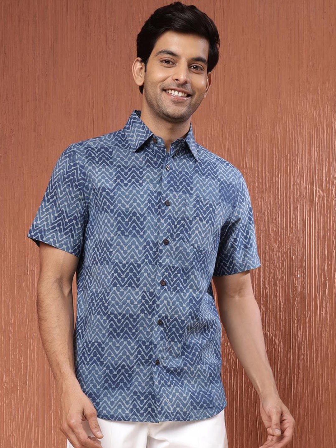 

Fabindia Men Slim Fit Opaque Printed Casual Shirt, Blue