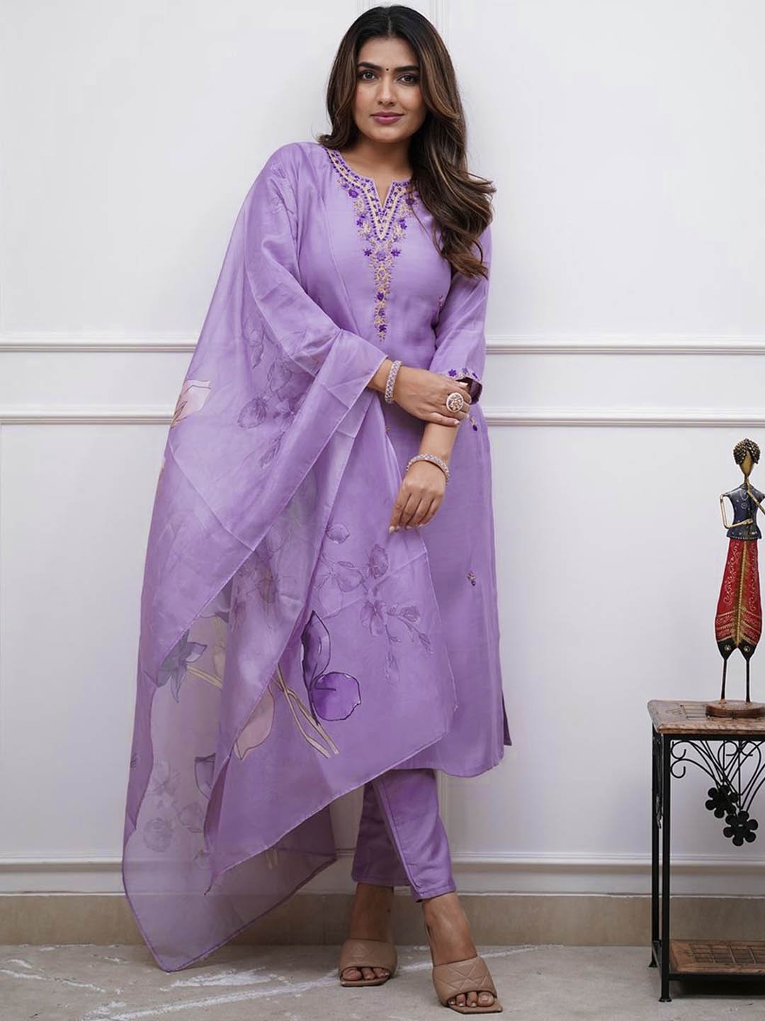 

DIVASTRI Women Embroidered Regular Kurti with Trousers & With Dupatta, Lavender