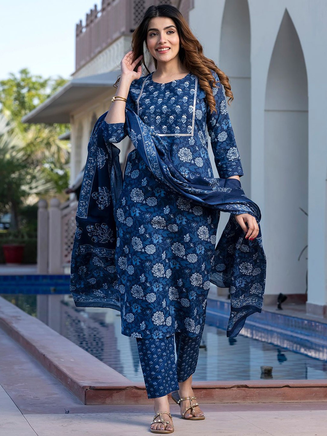 

Jaitpuriya Floral Printed Round Neck Pure Cotton Straight Kurta With Trousers & Dupatta, Blue