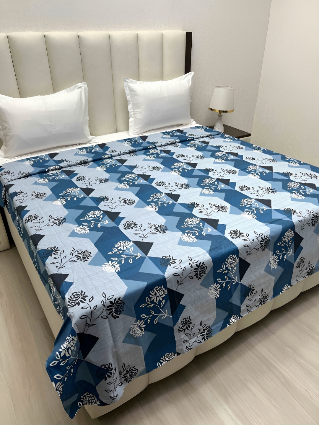 

Pure Decor White & Blue Floral Printed Pure Cotton 260 TC King Size Duvet Cover
