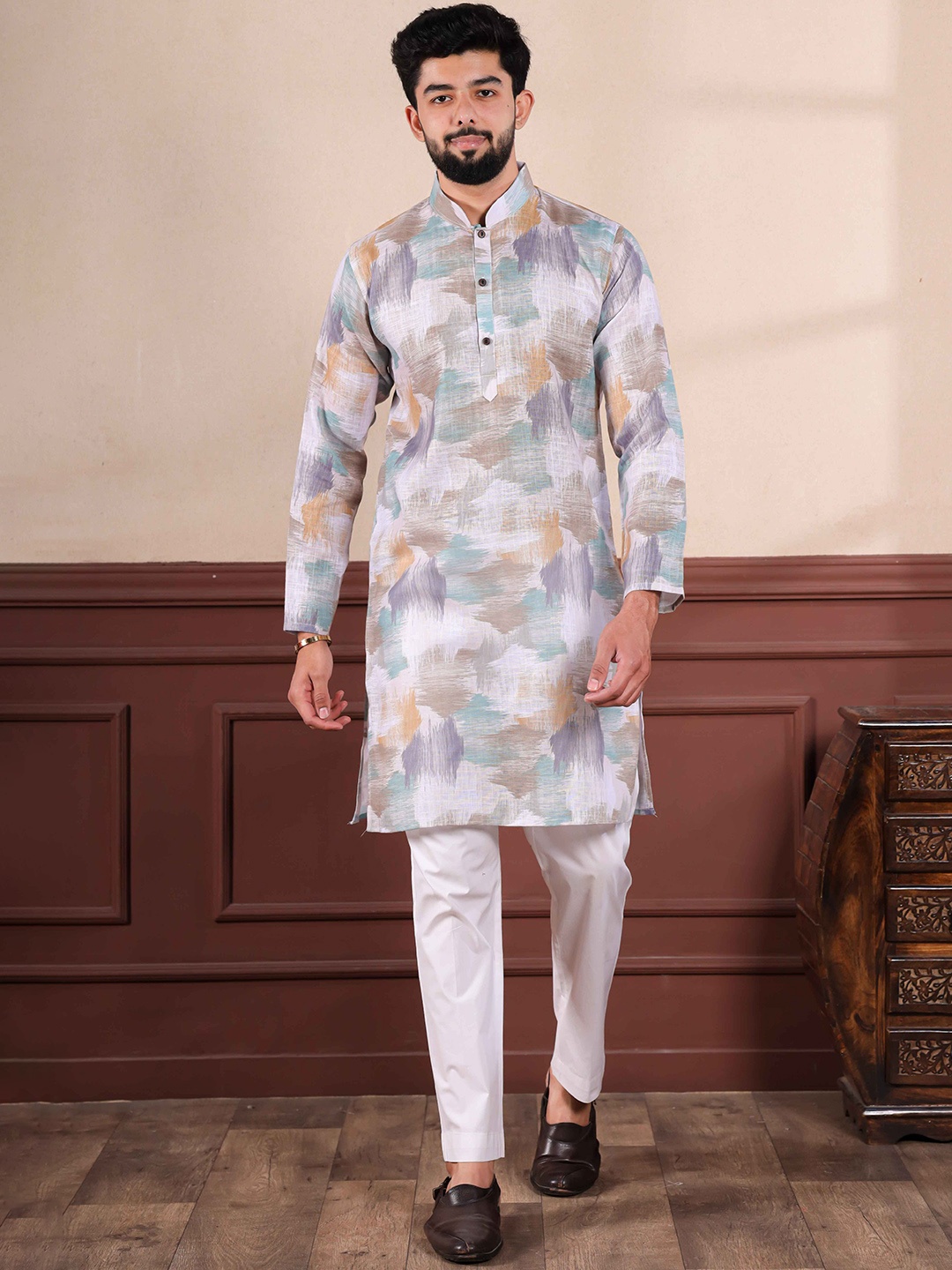 

Koshin Abstract Printed Linen Mandarin Collar Straight Kurta With Pyjamas, Off white