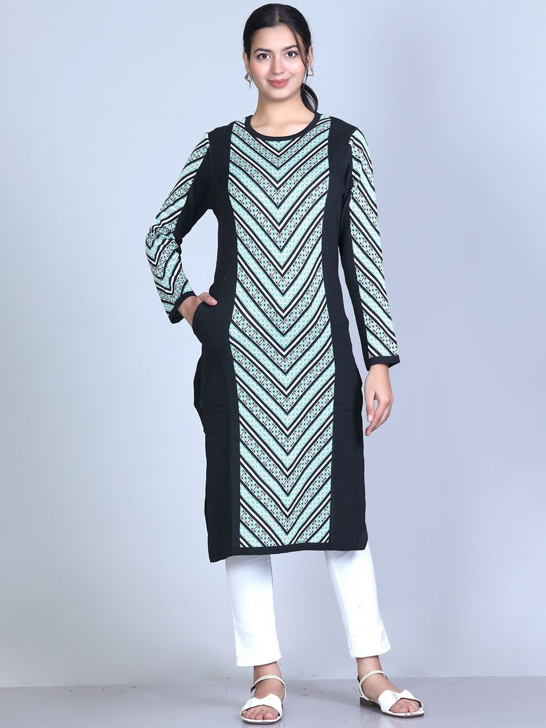 

BeriBlu Geometric Woven Design Jacquard Straight Kurta, Black