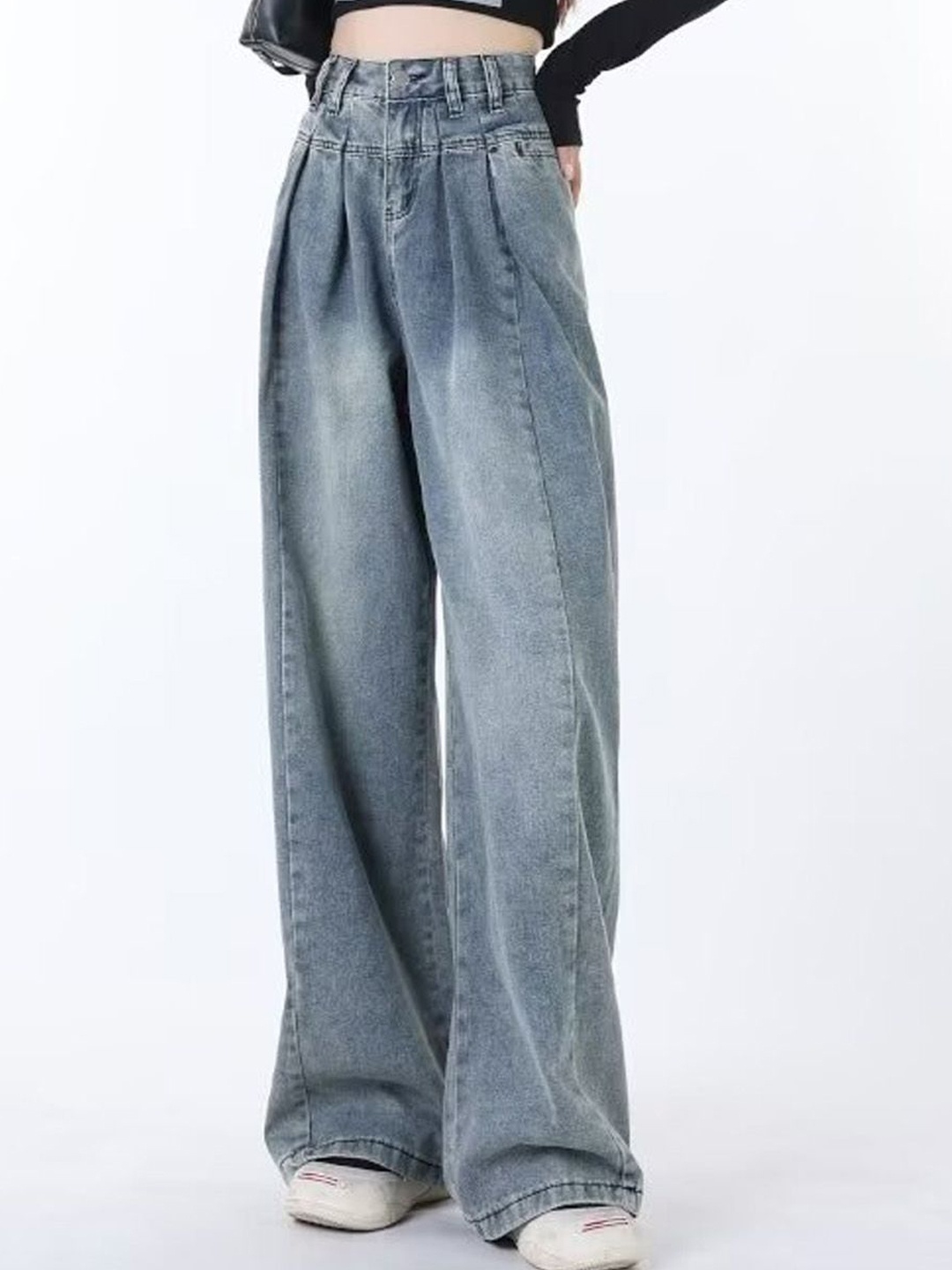 

StyleCast Women Low Distress Heavy Fade Jeans, Grey