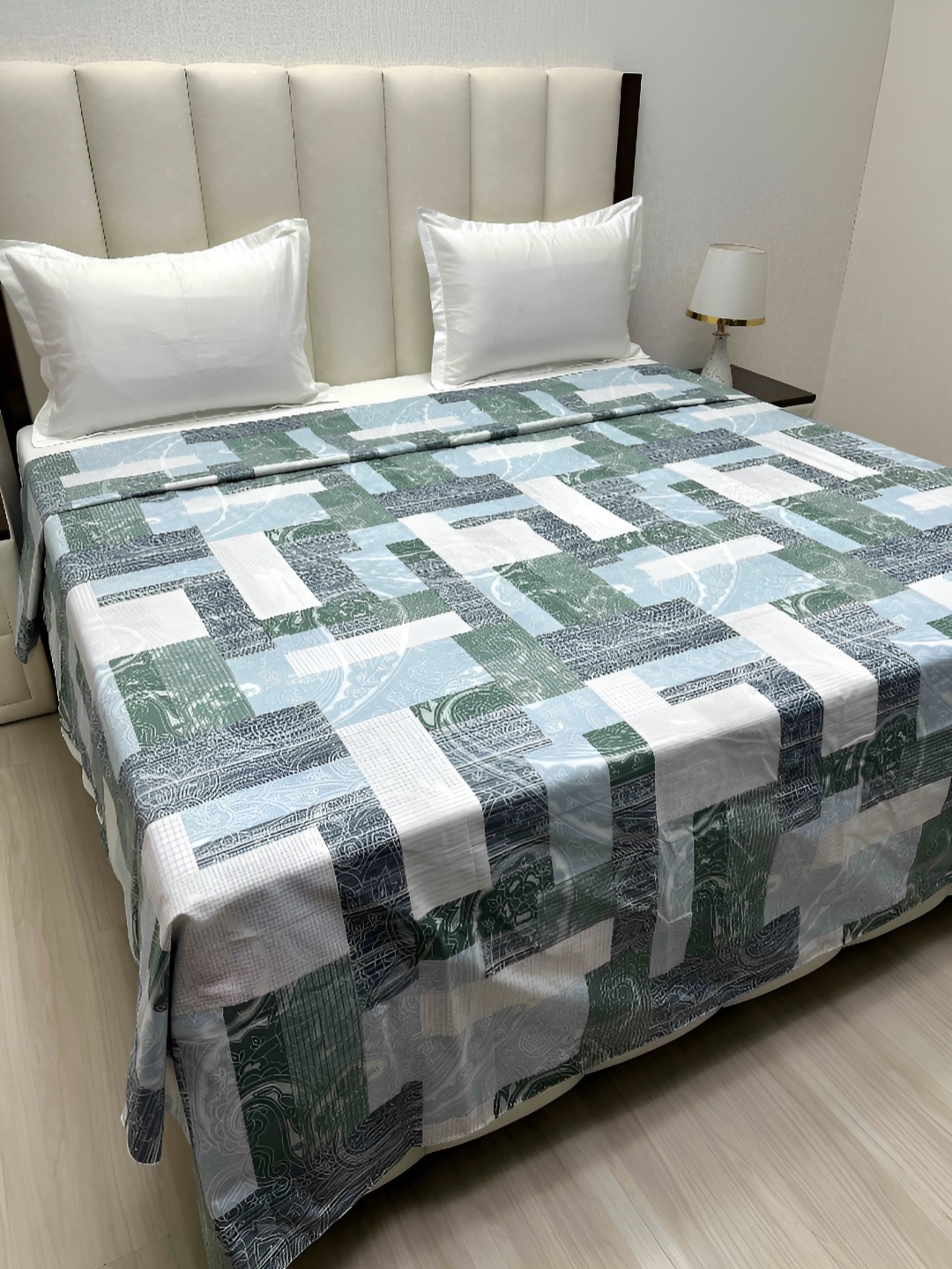 

Pure Decor Blue & White Printed Pure Cotton Super King Duvet Cover