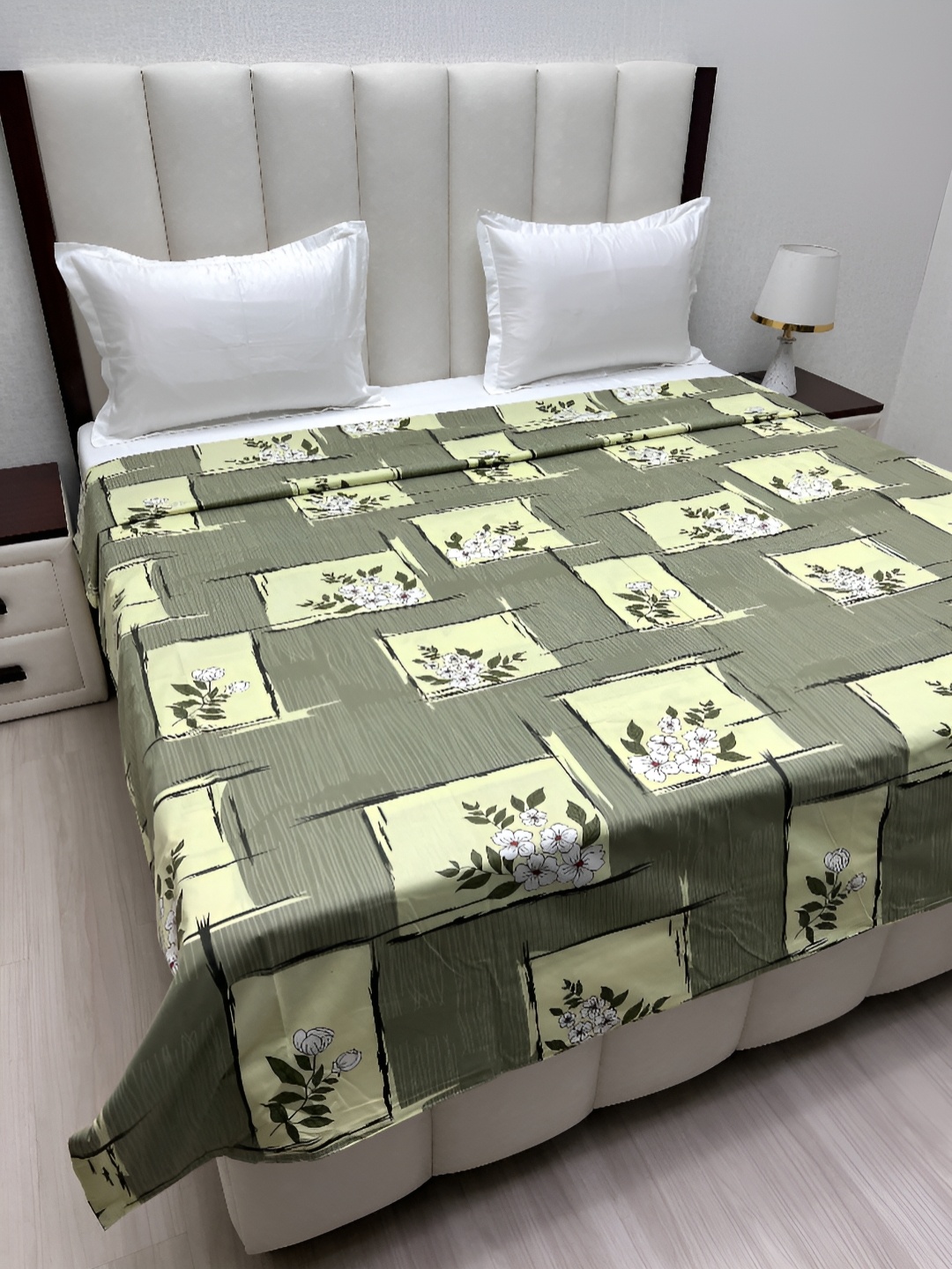 

Pure Decor Green & White Floral Printed Pure Cotton 260 TC King Size Duvet Cover