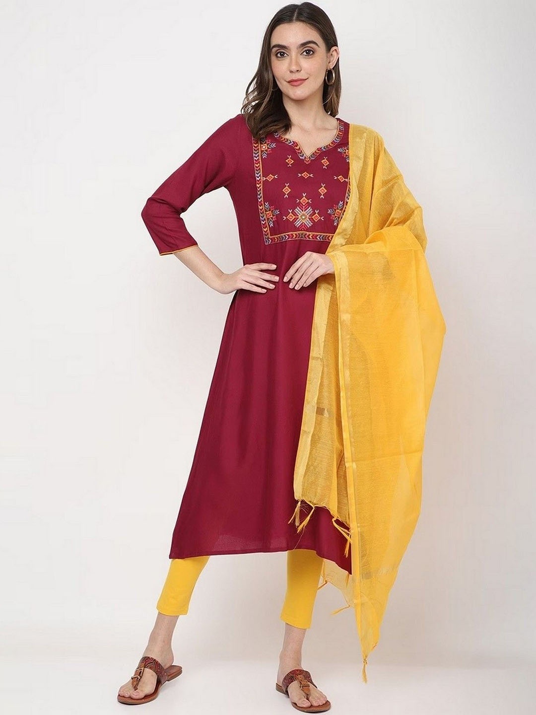

mimi design Women Ethnic Motifs Regular Thread Work Kurta with Dhoti Pants & With Dupatta, Maroon