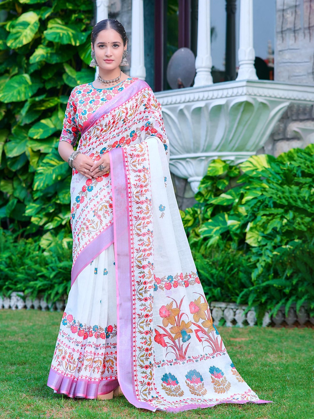 

KALINI Floral Printed Saree with blouse piece, White