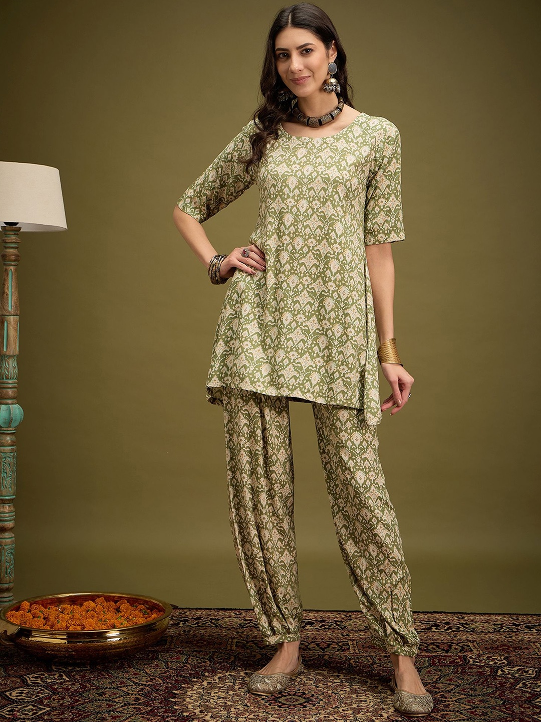 

Sangria Green Floral Printed Round Neck Tunic With Trouser