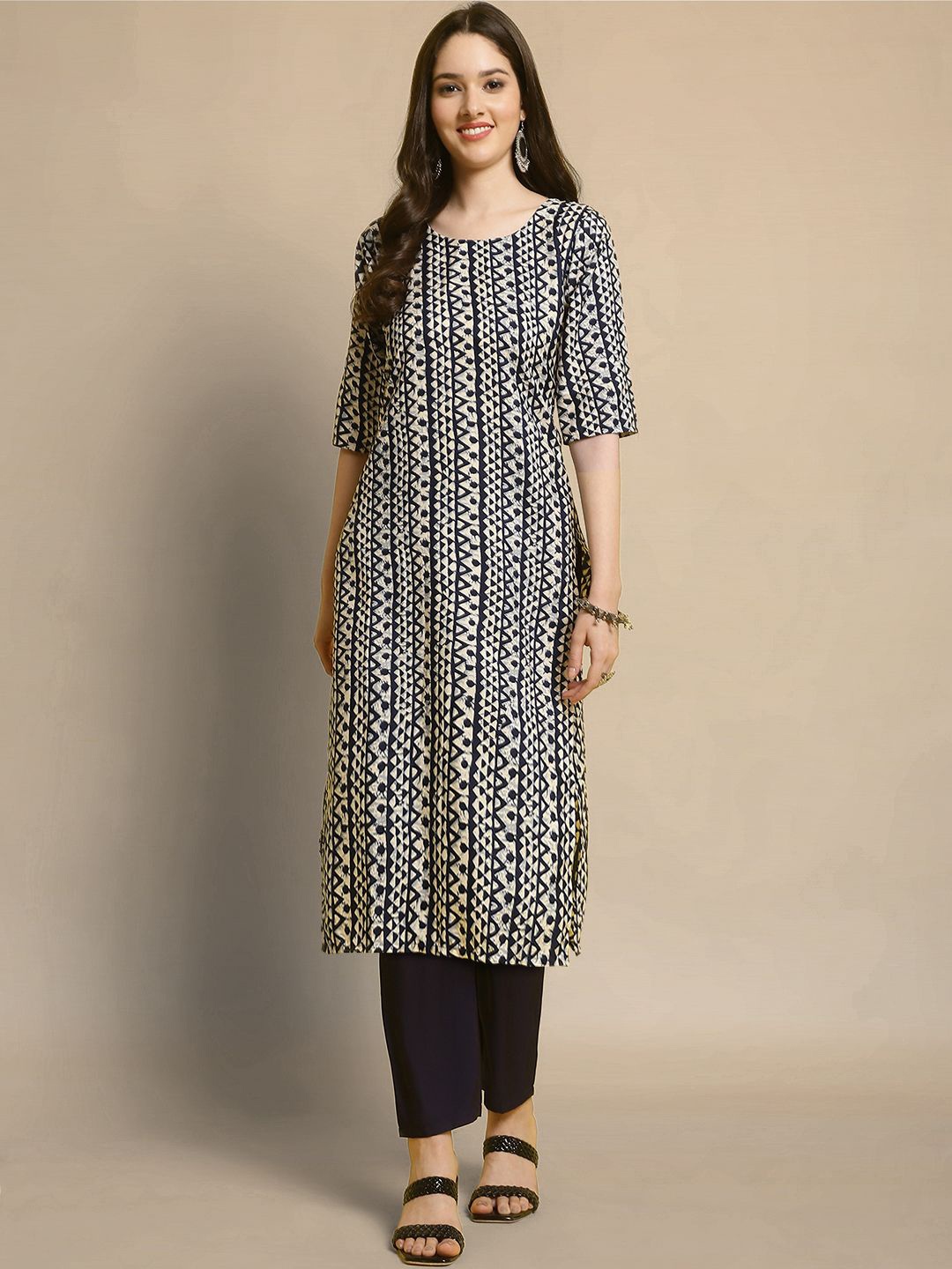 

Moda Rapido Geometric Printed Round Neck Straight Kurta With Trousers, Black