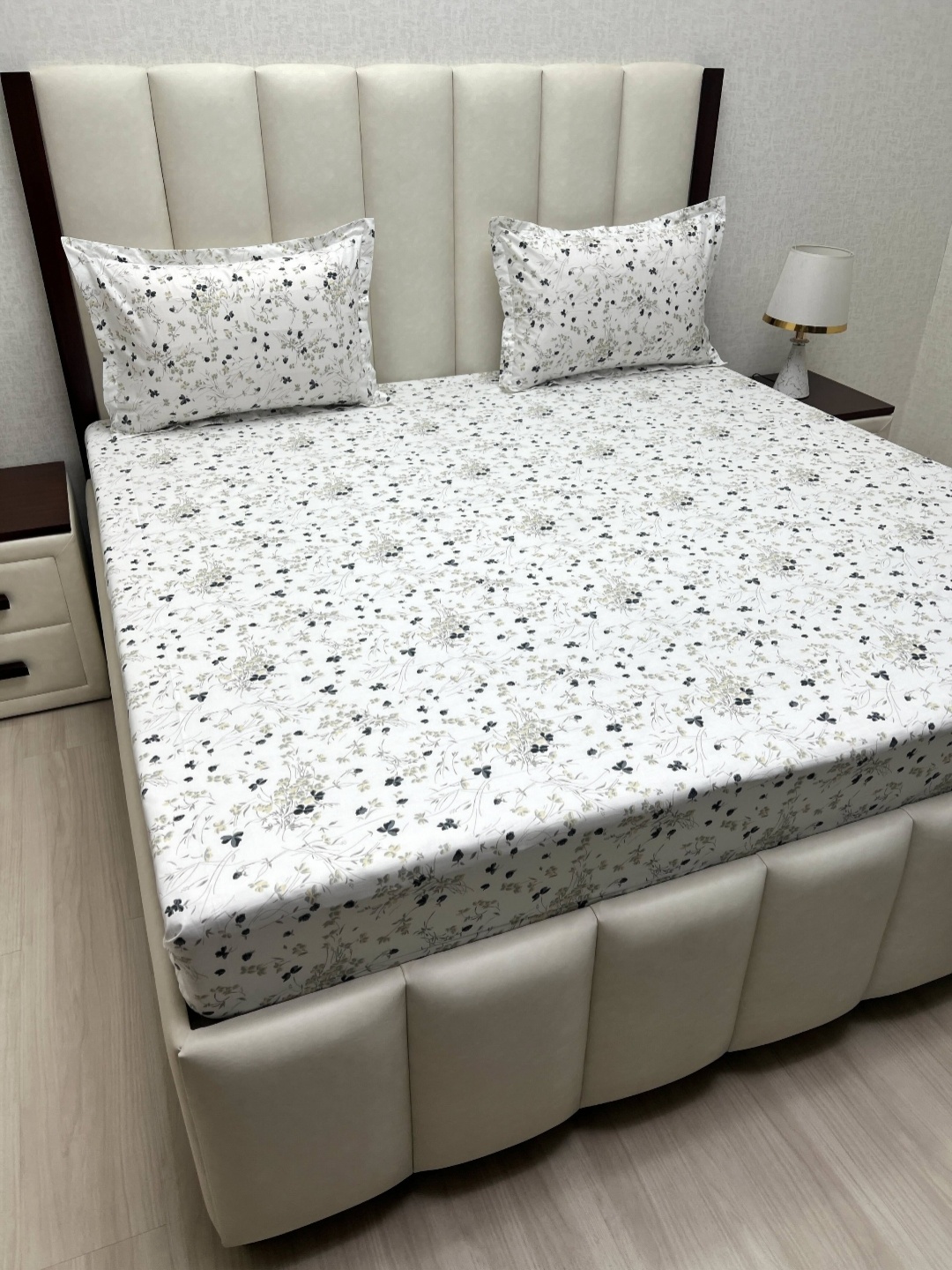 

Pure Decor Mansion White Printed Pure Cotton 250 TC King Bedsheet Set 2.74 m x 2.74 m