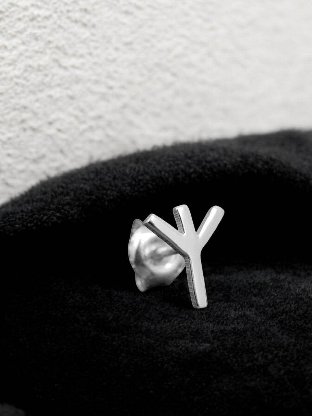 

Goldnera Contemporary Studs Earrings, Silver