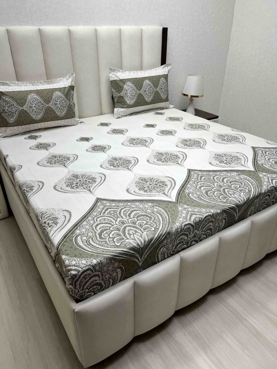

Pure Decor Lifestyle White Printed 400 TC Pure Cotton King Bedsheet Set 2.74 m x 2.74 m