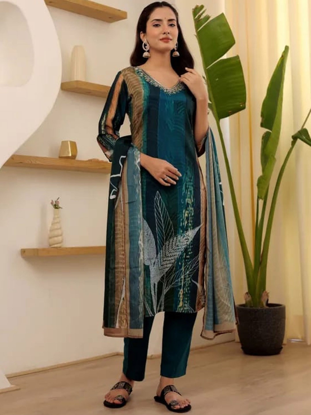 

NIZA FASHION Women Floral Embroidered Regular Kurta with Trousers & With Dupatta, Green