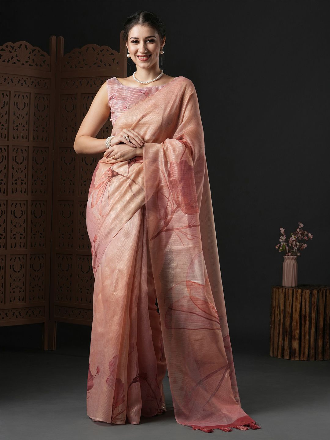 

Mitera Floral Zari Organza Saree, Peach