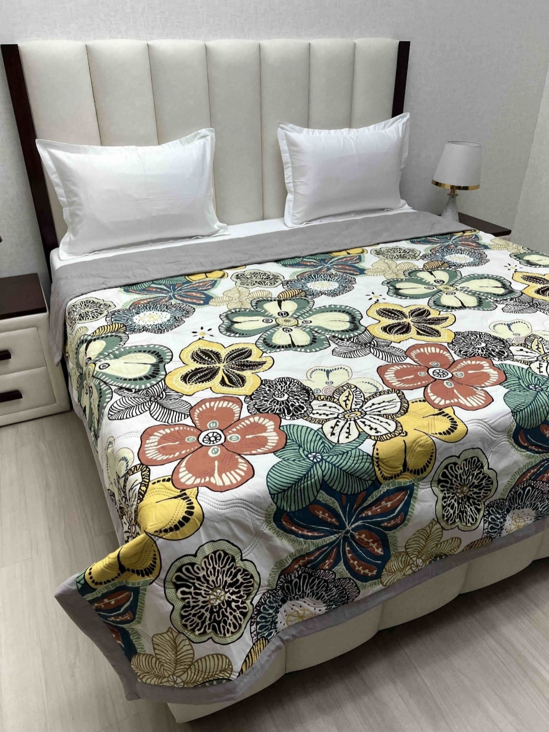 

Pure Decor White & Green Floral Microfiber AC Room 354 GSM Double Bed Comforter