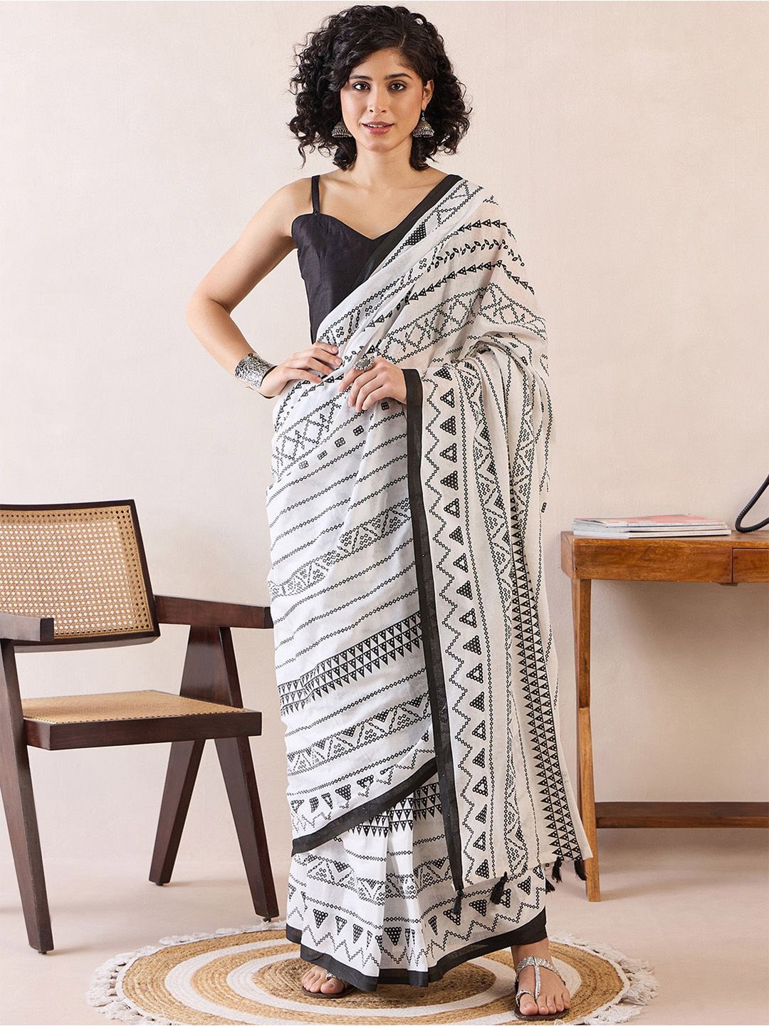 

Mitera Ready to Wear Block Print Saree, White