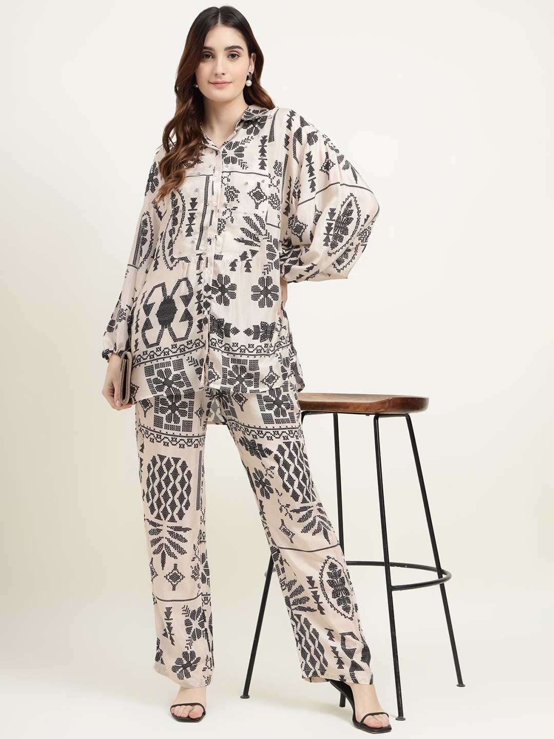 

ZARI Women Floral Printed Regular Kurti with Trousers, Cream
