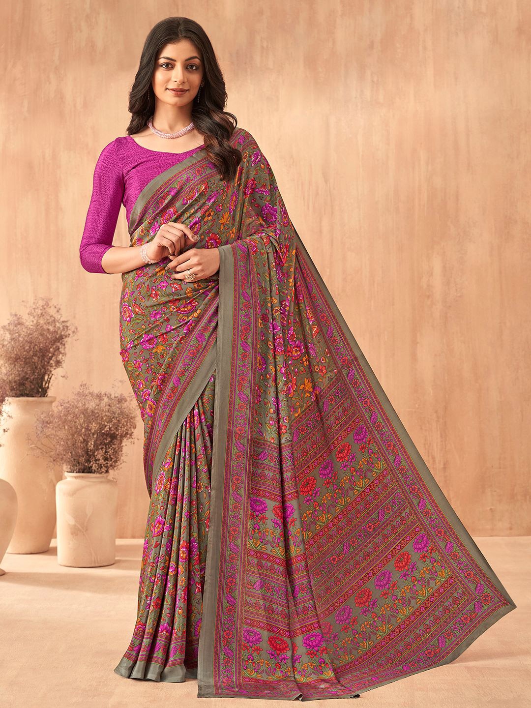 

DIVASTRI Floral Printed Saree, Pink