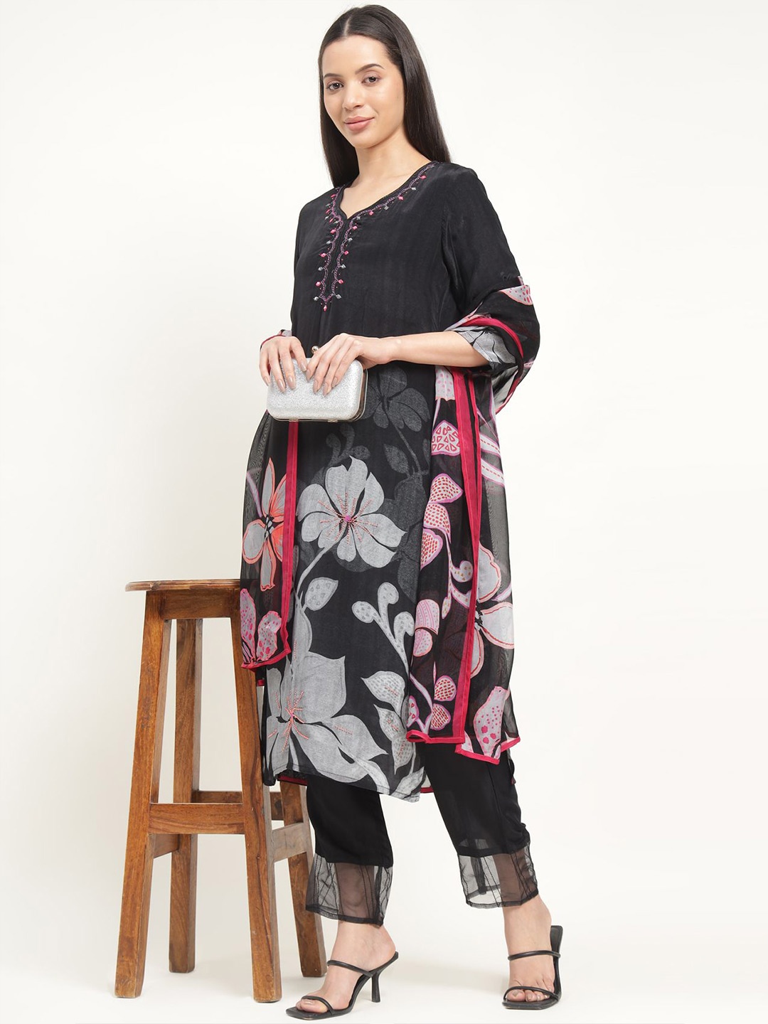 

ZARI Women Floral Printed Regular Kurta with Trousers & With Dupatta, Black