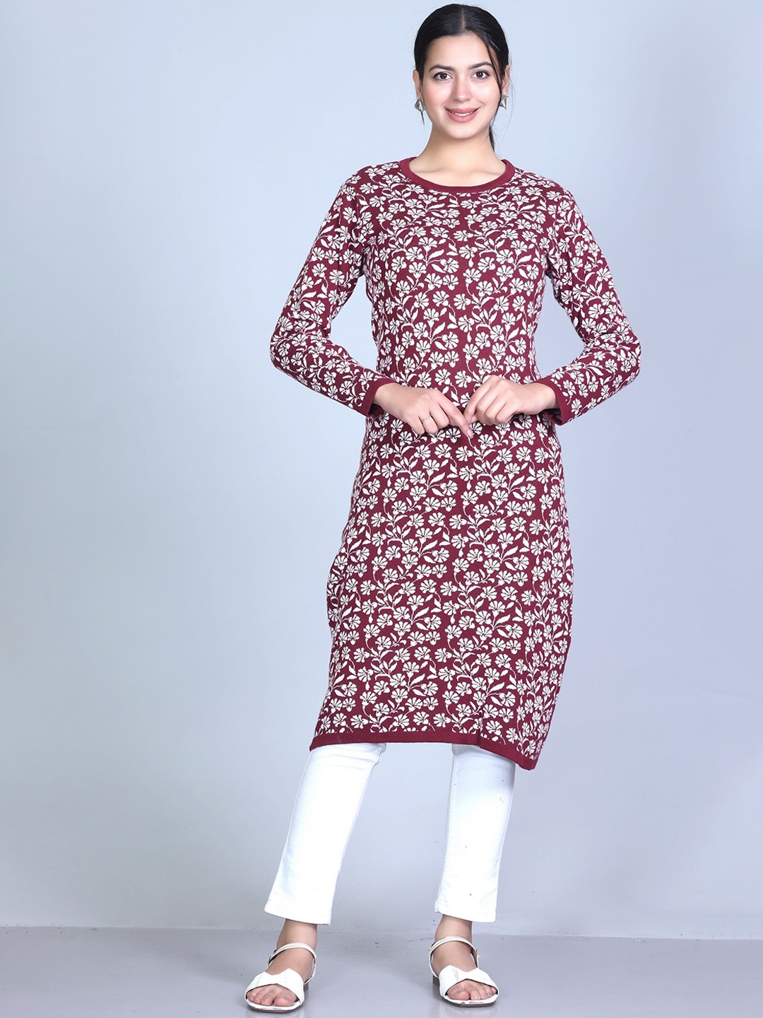 

BeriBlu Floral Woven Design Round Neck Jacquard Straight Kurta, Maroon