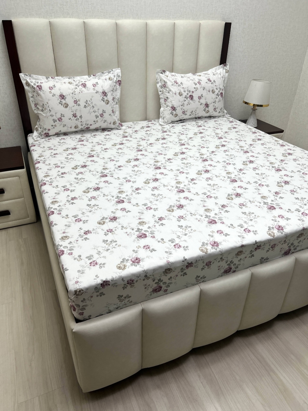 

Pure Decor White Floral Printed Pure Cotton 260 TC King Bedsheet Set 2.74 m x 2.74 m
