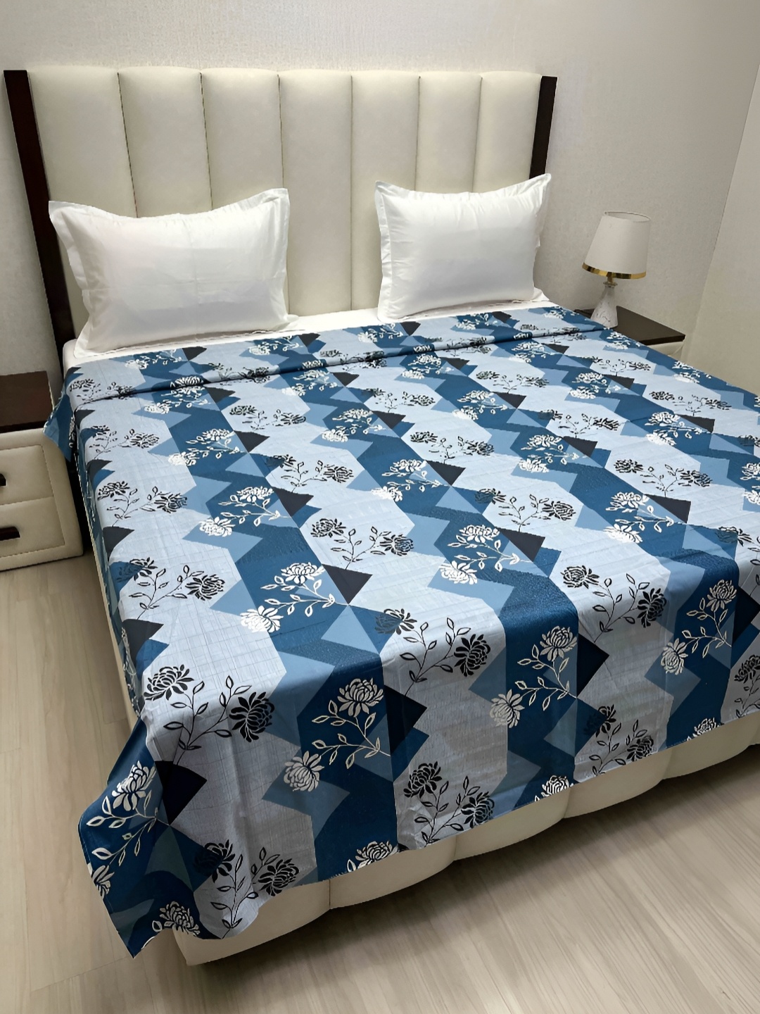 

Pure Decor Blue & White Printed 260 TC Pure Cotton King Size Duvet Cover