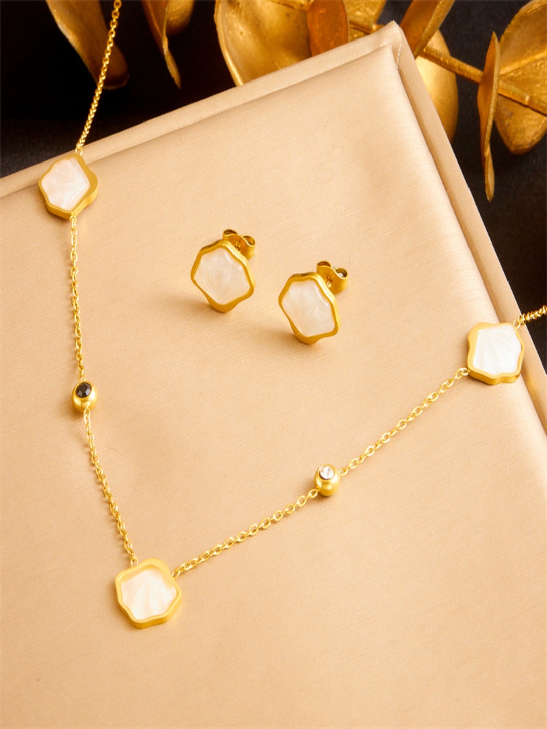 

DressBerry Beads Studed Jewellery Set, Gold