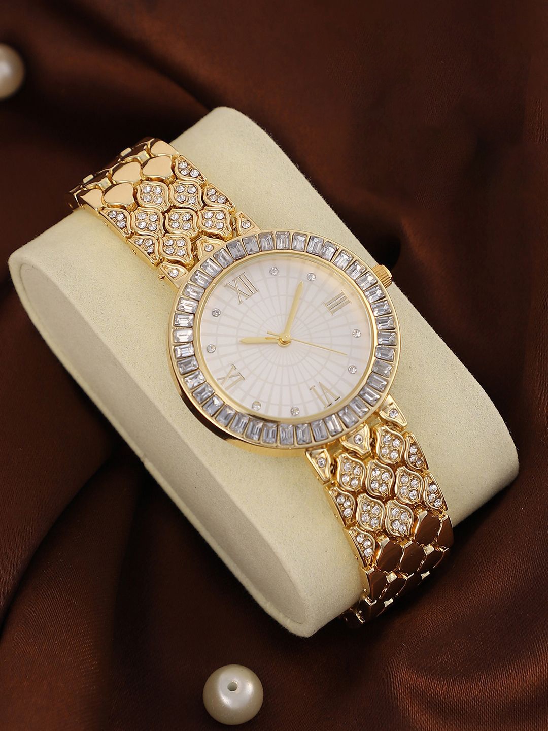 

HAUTE SAUCE by Campus Sutra Women The Bijou Serpenti Round Watch -Gold SS25_HSWC1345