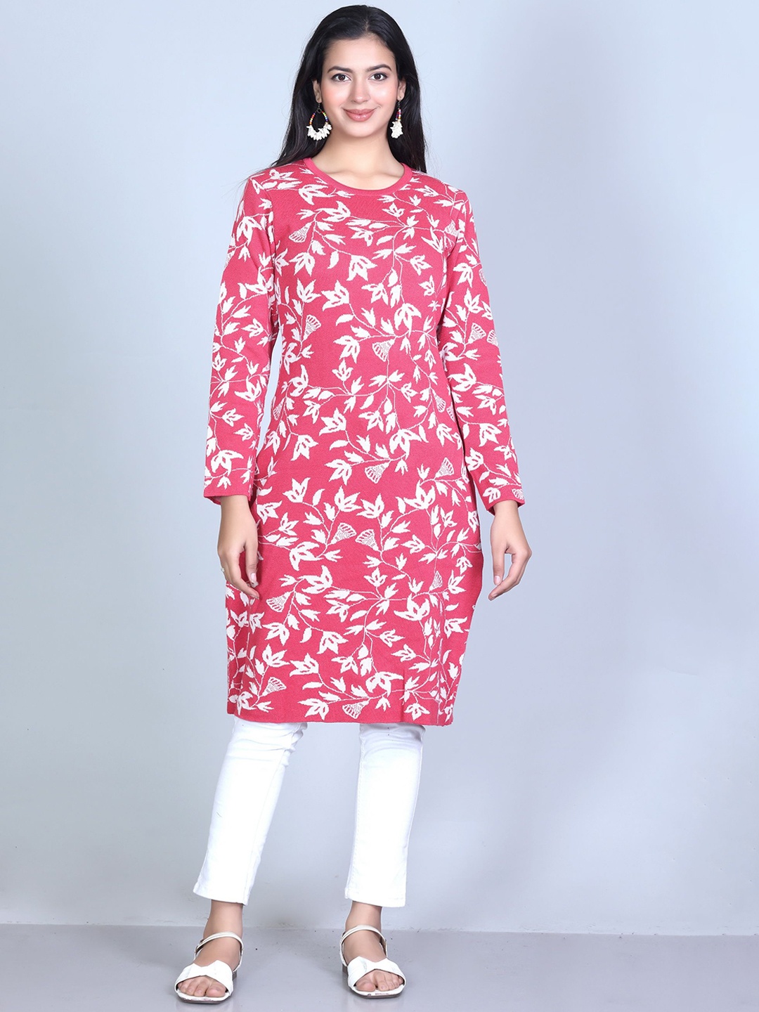 

BeriBlu Floral Woven Design Round Neck Jacquard Straight Kurta, Pink