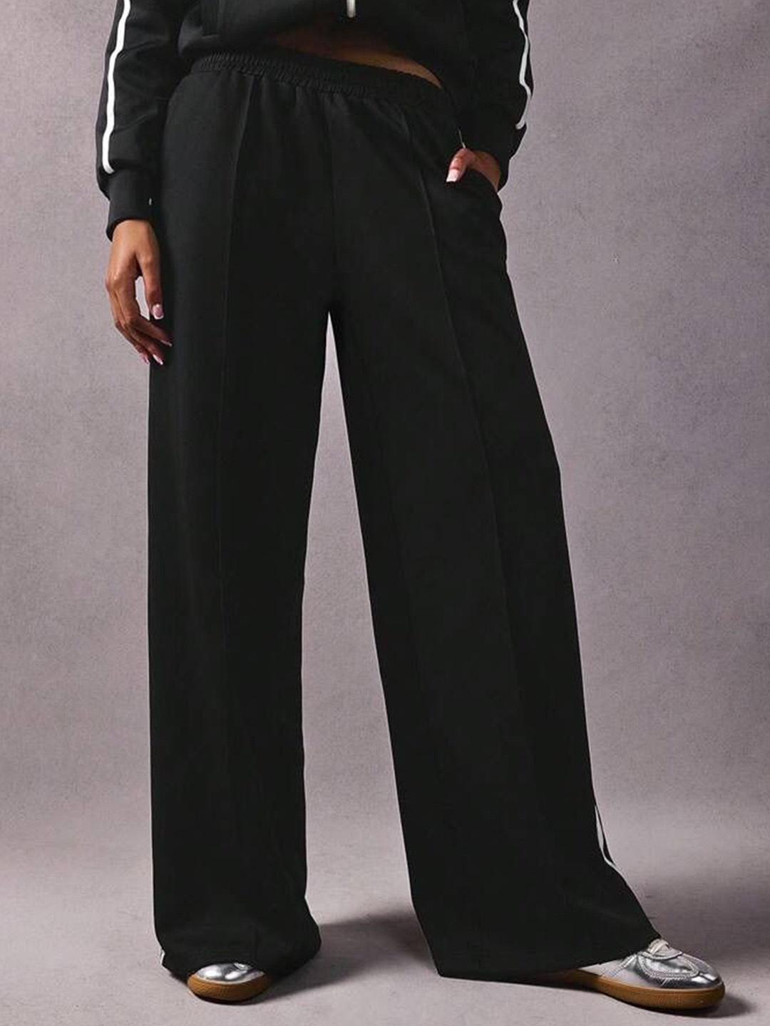 

The Roadster Lifestyle Co. Loose Fit High-Rise Cargo Trousers, Black