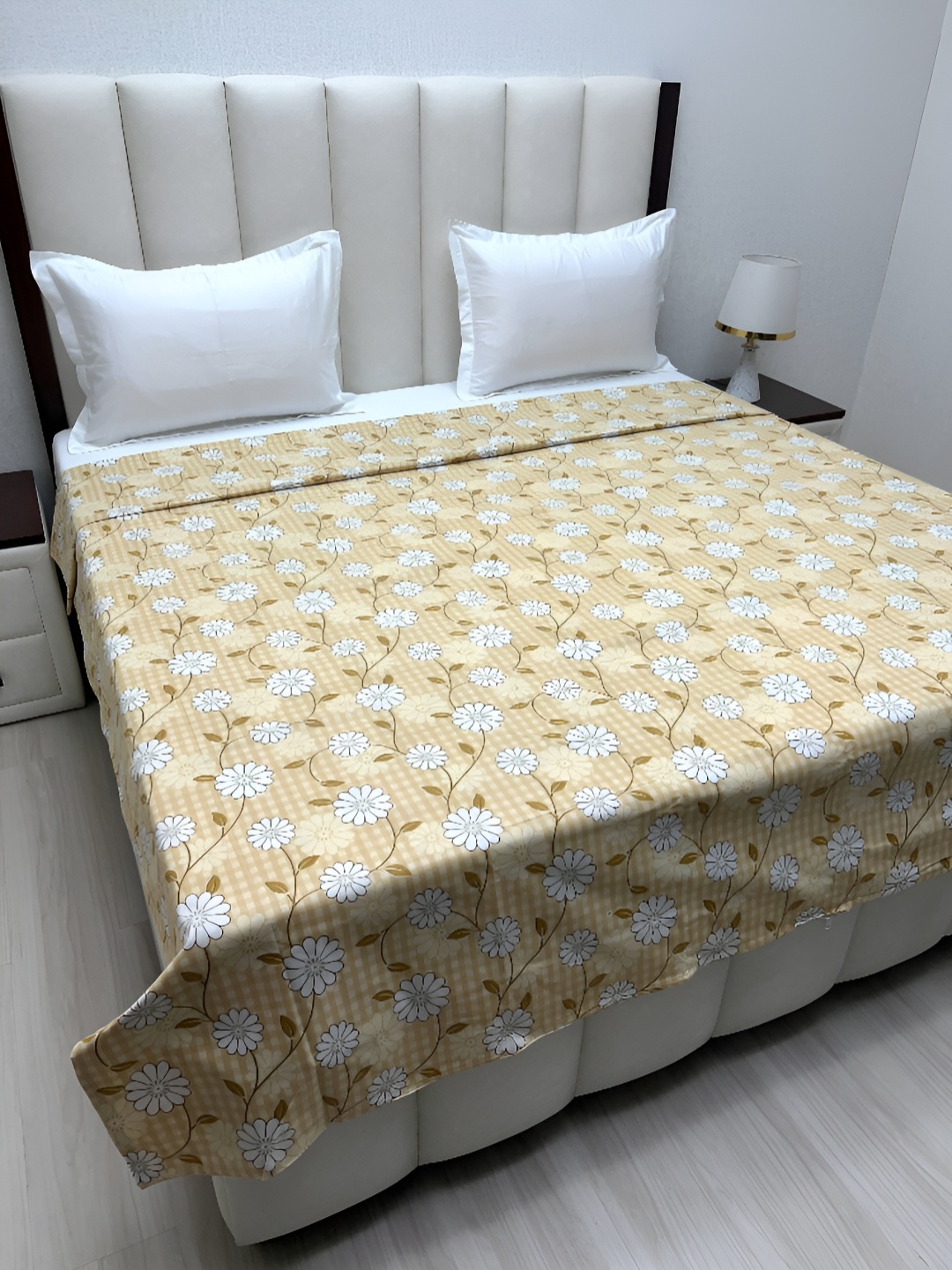 

Pure Decor Yellow & White Printed Pure Cotton 260 TC King Size 2.2 m x 2.4 m