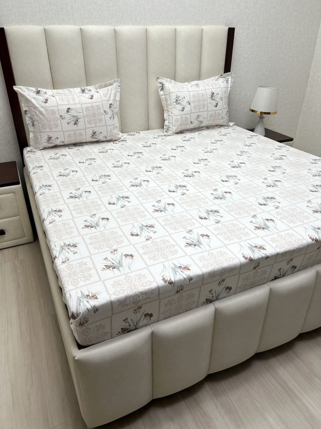 

Pure Decor Mansion White & Brown Printed Pure Cotton 240TC King Bedsheet Set 2.74m x 2.74m