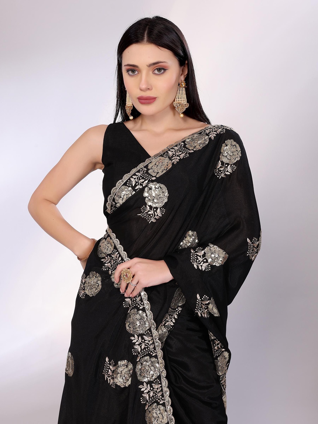 

HERE&NOW Embellished Embroidered Saree, Black