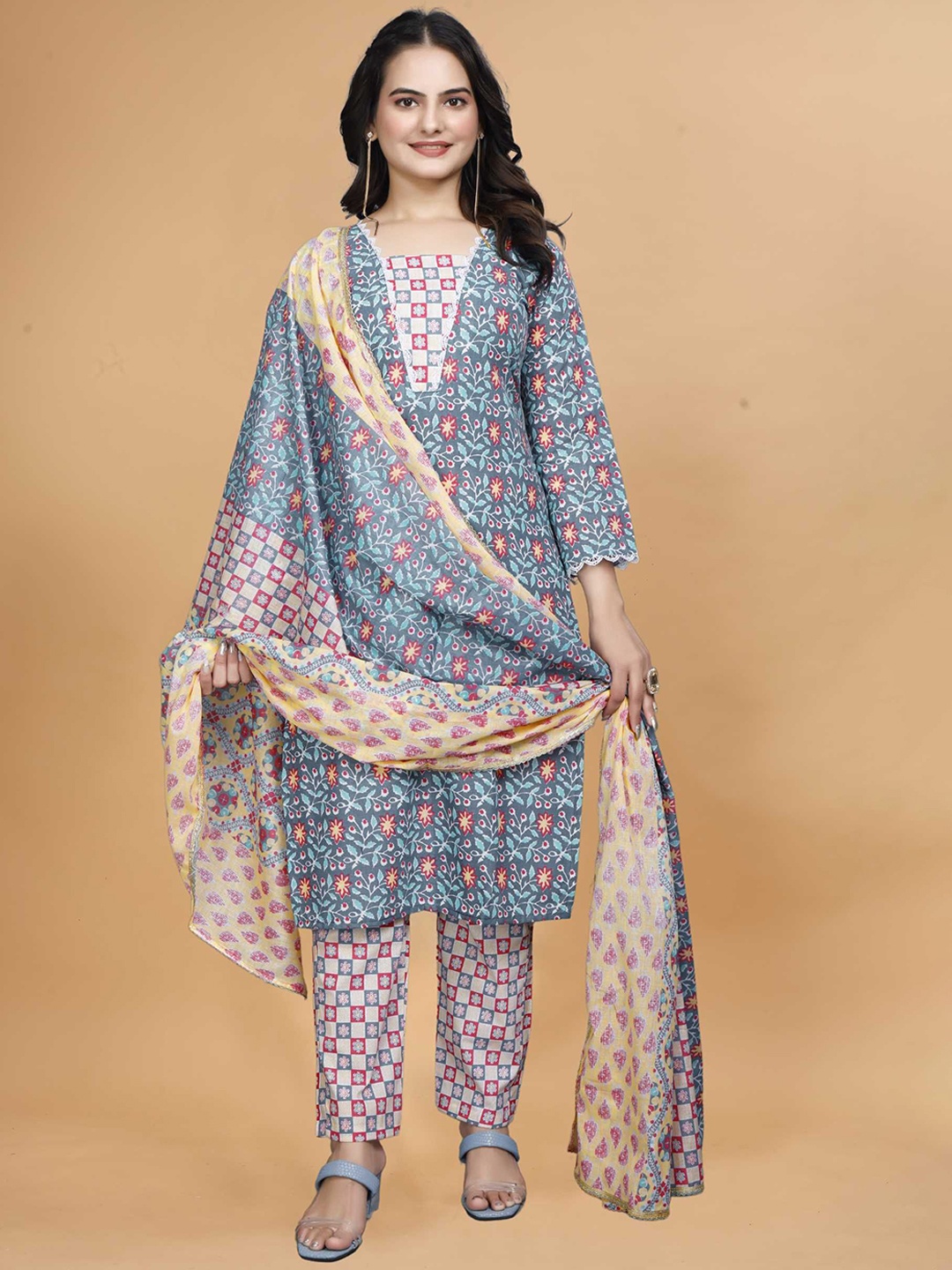 

DIVASTRI Floral Printed V-Neck Pure Cotton Straight Kurta With Trousers & Dupatta, Blue