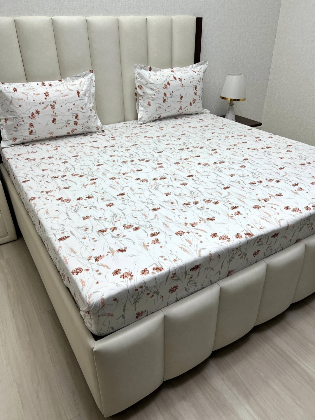 

Pure Decor Mansion White & Brown Printed 240 TC Cotton King Bedsheet Set 2.74 m x 2.74 m