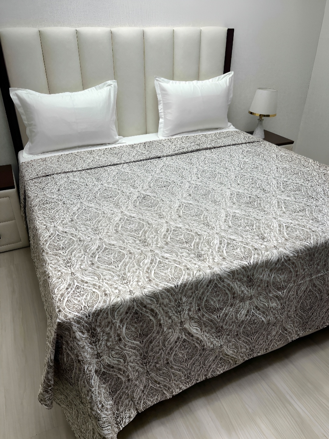

Pure Decor Brown & White Printed Pure Cotton King Size 2.2 cm x 2.4 cm
