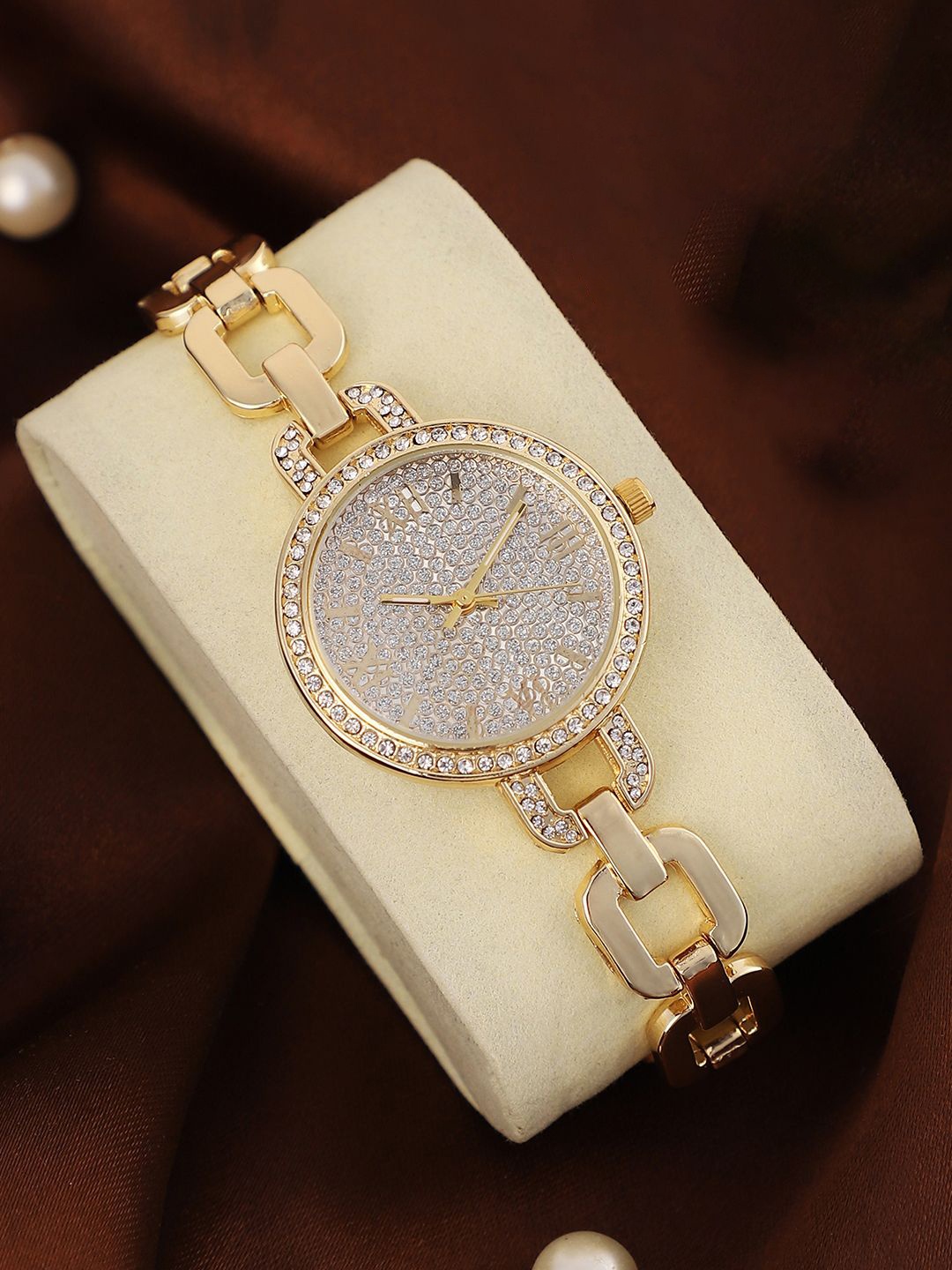 

HAUTE SAUCE by Campus Sutra Women The Orne Roman-Link Round Watch California Gold, Silver