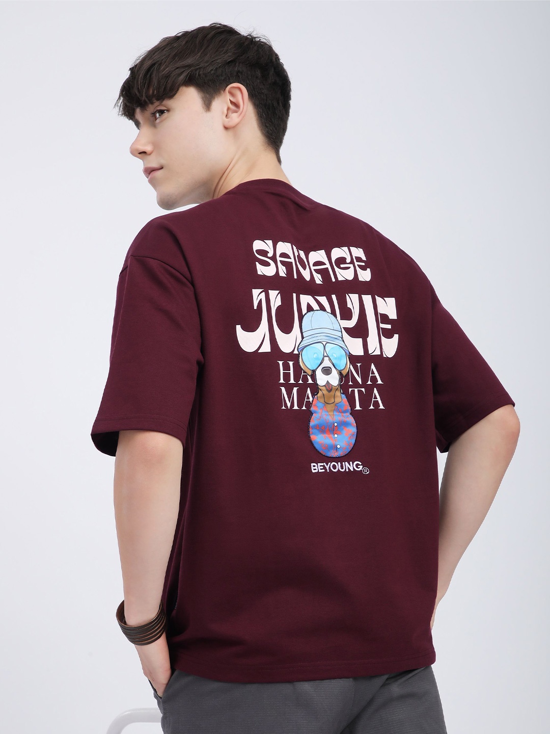 

Beyoung Men Printed Applique T-shirt, Maroon