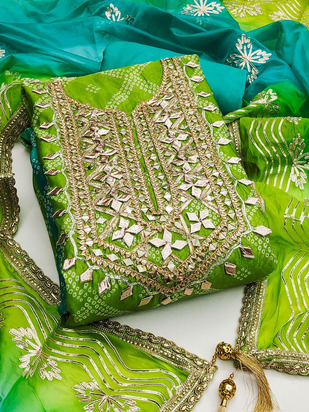 

SAINOOR Bandhani Printed Gotta Patti Organza Semi-Stitched Dress Material, Green