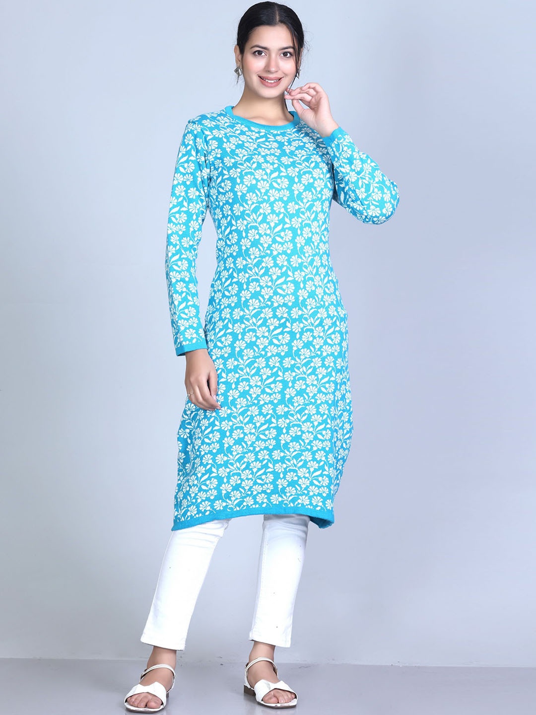 

BeriBlu Women Geometric Printed Flared Sleeves Thread Work Jacquard Kurta, Turquoise blue