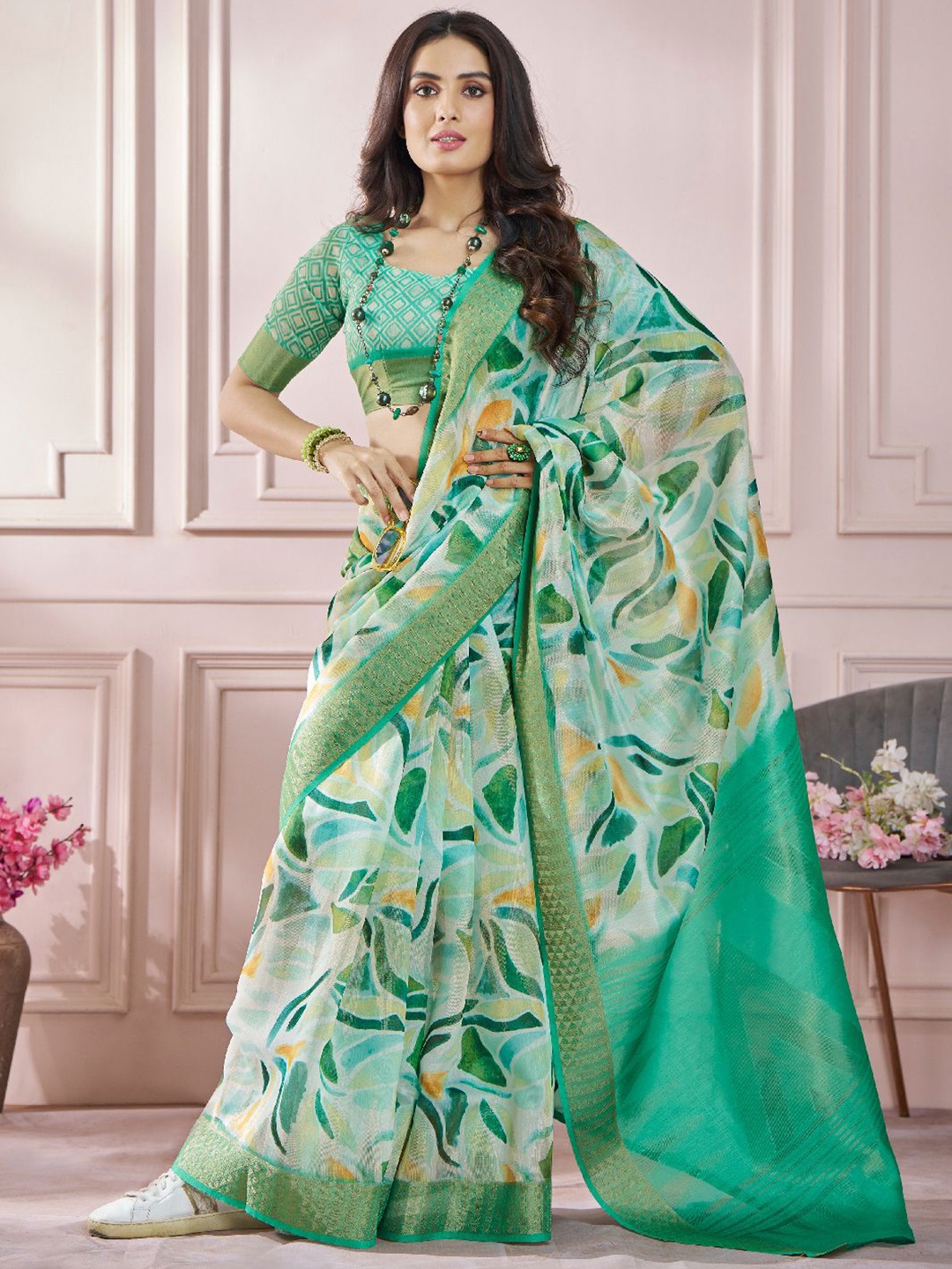 

DIVASTRI Zari Silk Blend Saree, Green