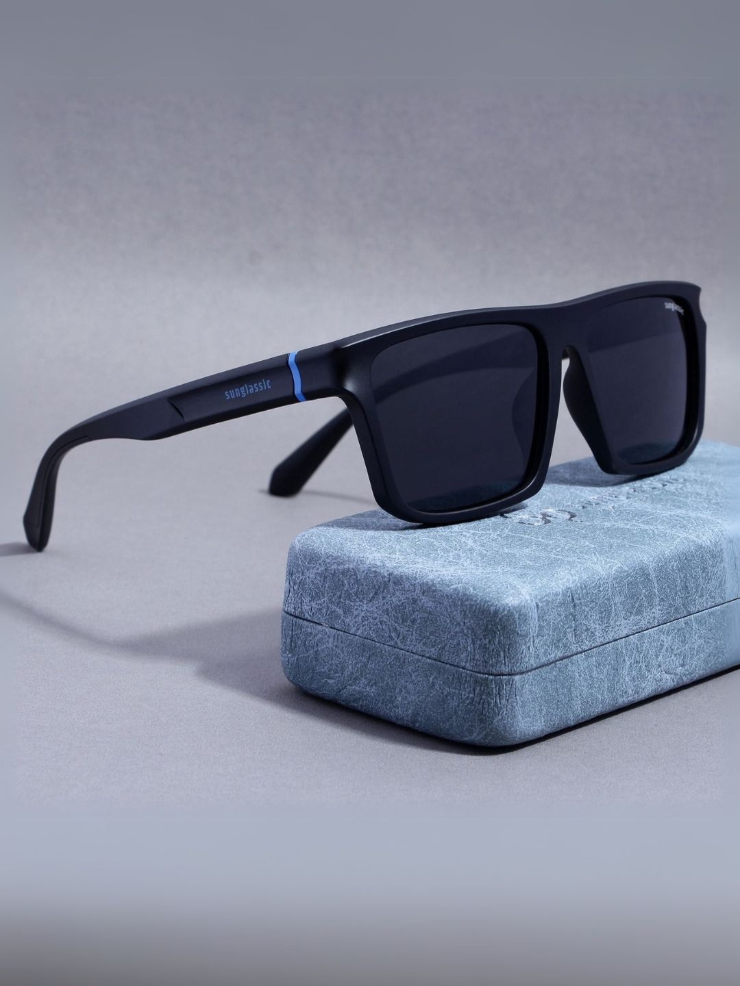 

SUNGLASSIC Unisex Rectangle Sunglasses with Polarise & UV Protect Lens JACKSON-FULL-BLACK