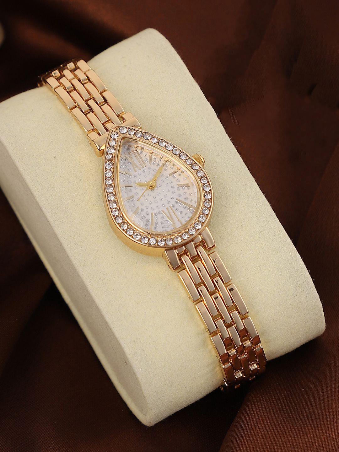 

HAUTE SAUCE by Campus Sutra Women's The Teardrop Asymmetric Watch SS25_HSWC1384, Gold