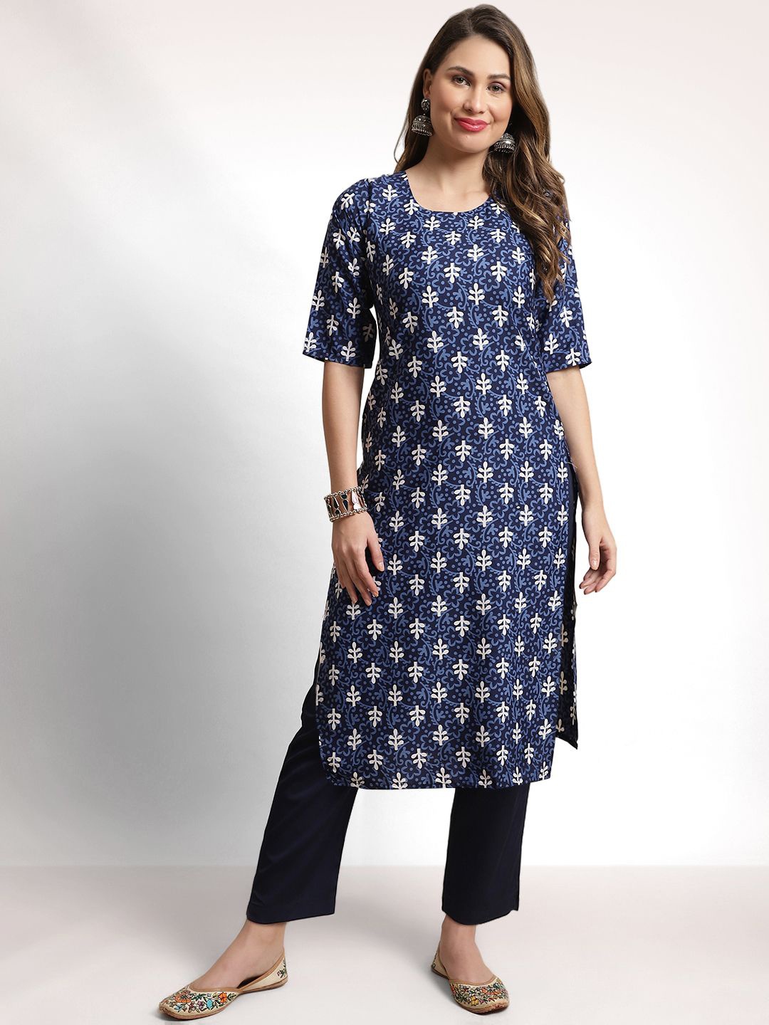 

Moda Rapido Floral Printed Round Neck Straight Kurta With Trousers, Navy blue