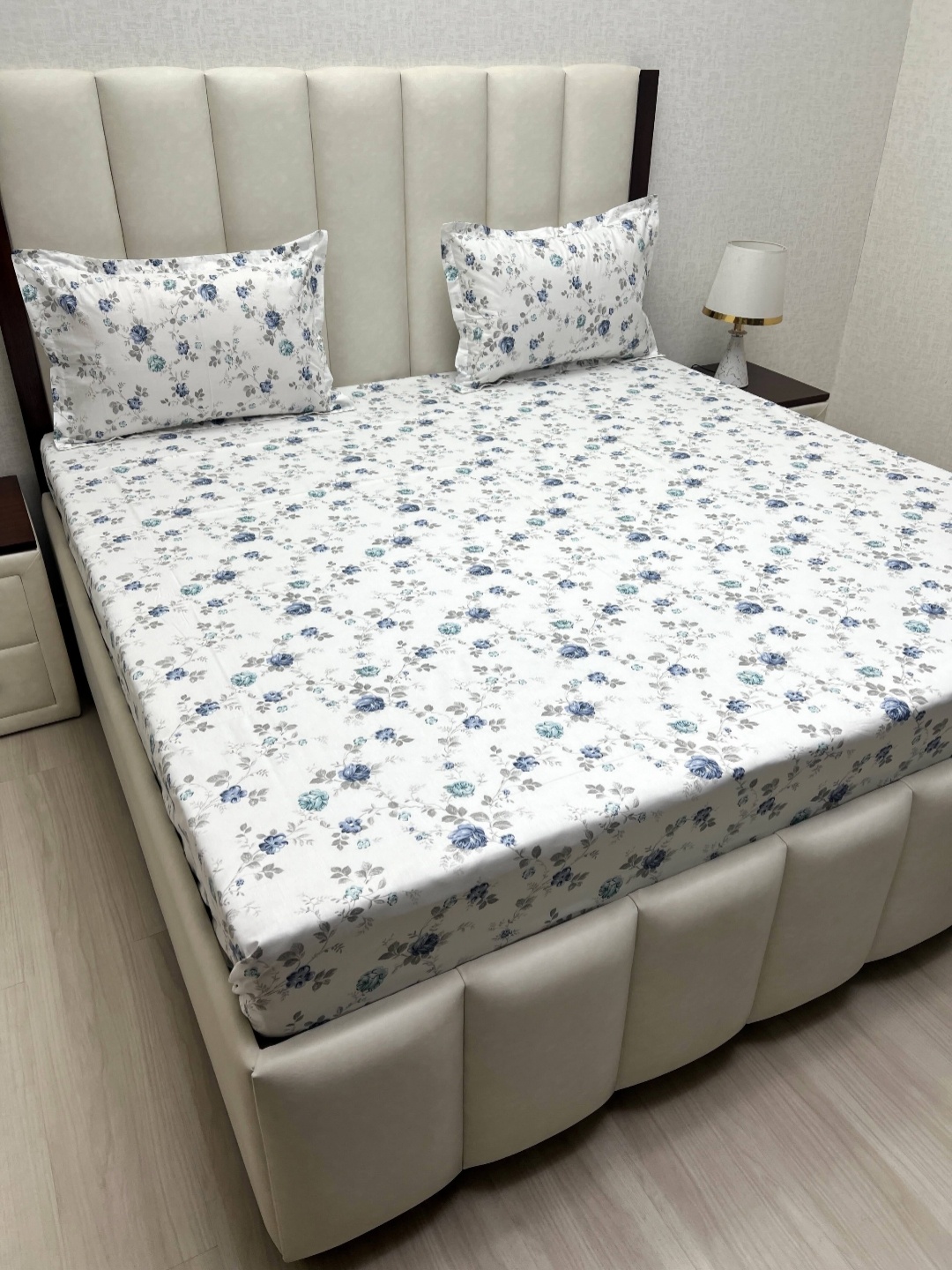 

Pure Decor Mansion White Printed Pure Cotton 380 TC King Bedsheet Set 2.74 m x 2.74 m