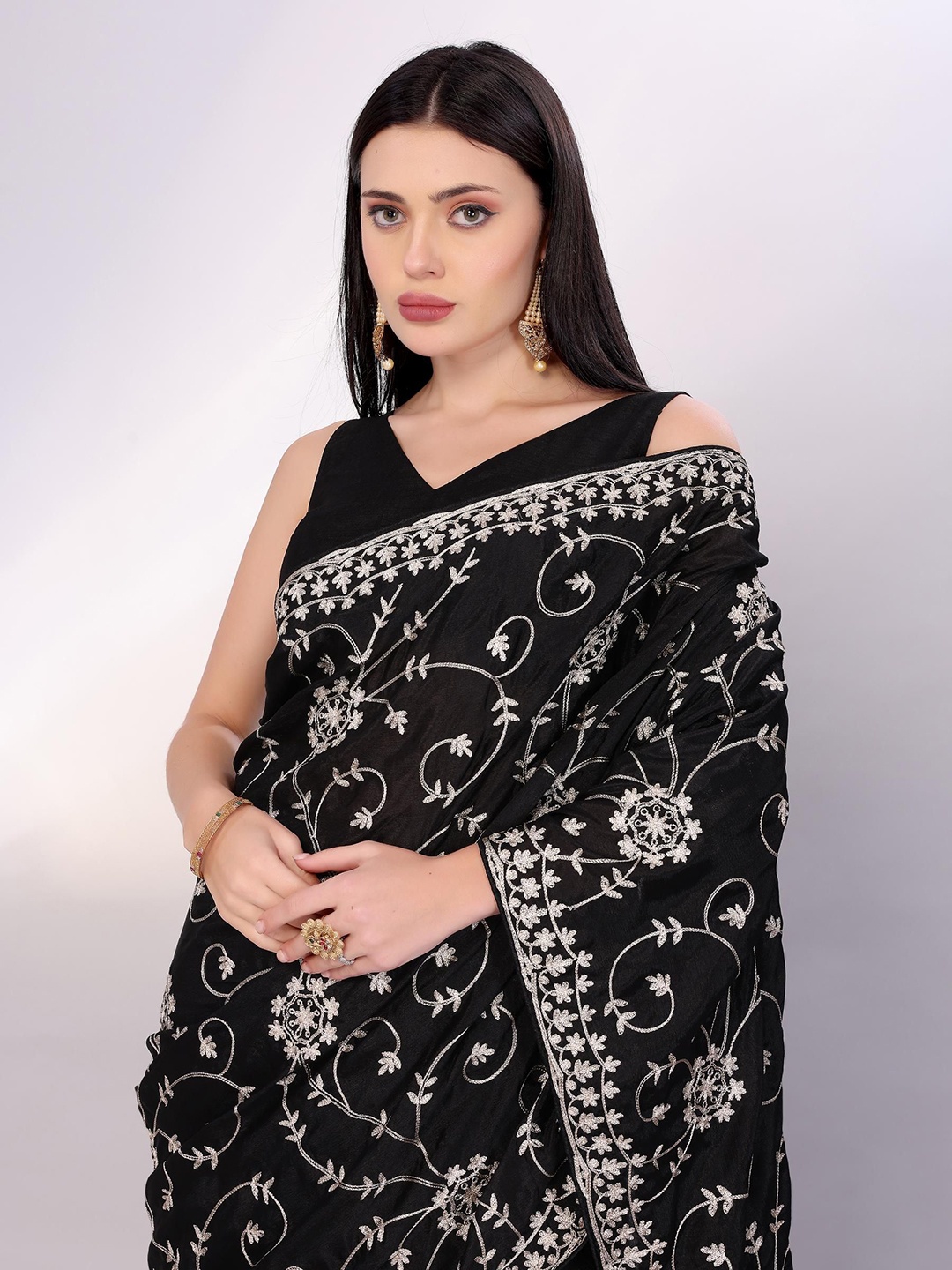 

HERE&NOW Embellished Embroidered Saree, Black
